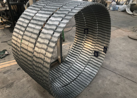 250gsm الأسلاك الشائكة كونسرتينا المغلفة بالزنك 950 مم × 68 يتحول لكل ملف